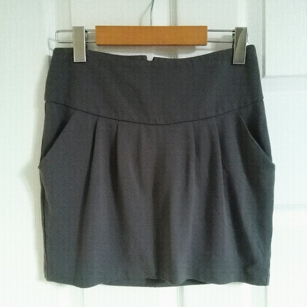 Costa Blanca Dark Grey Pleated Mini Skirt Pockets